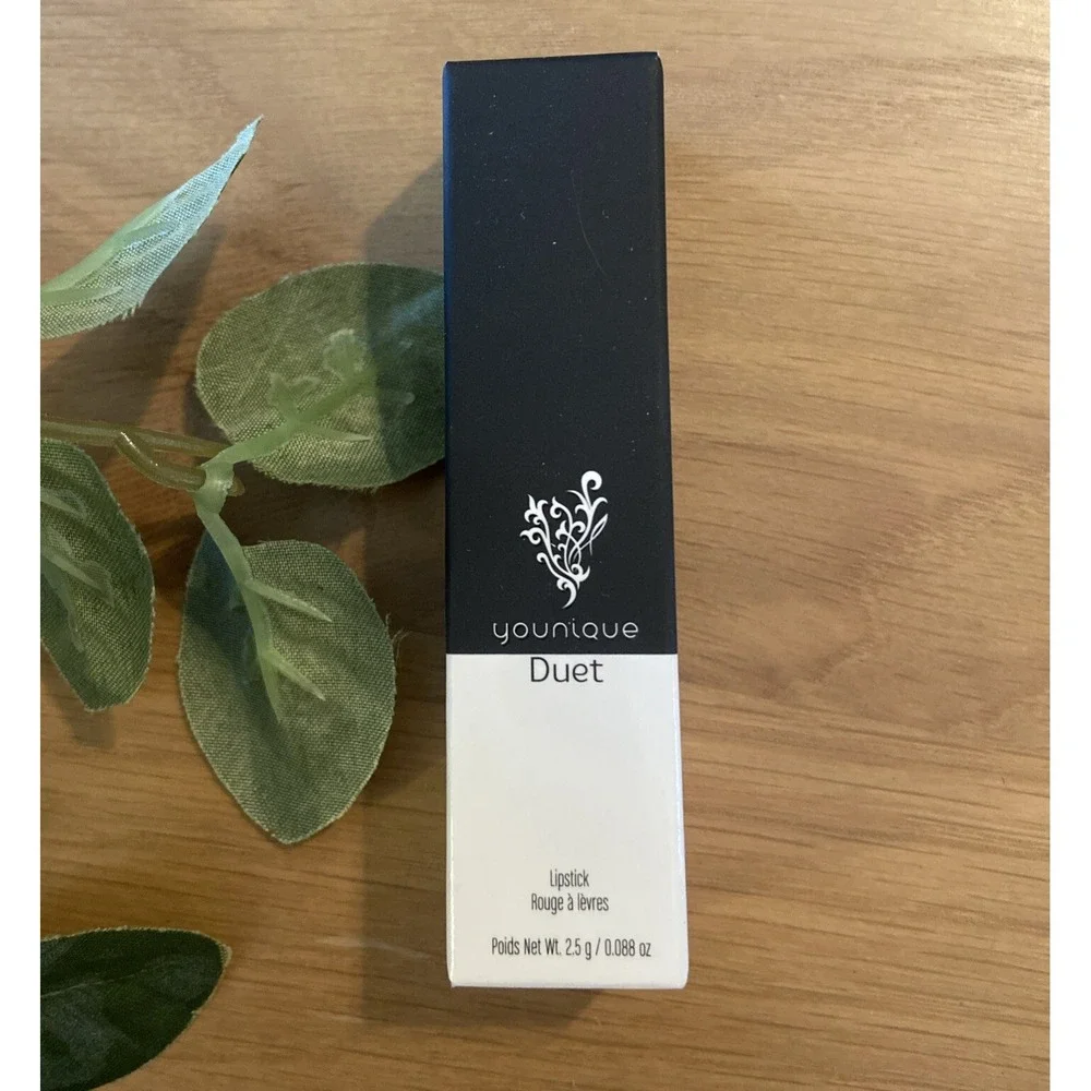 Younique Duet lipstick - OF ONE MIND, Limited Edition, NIB